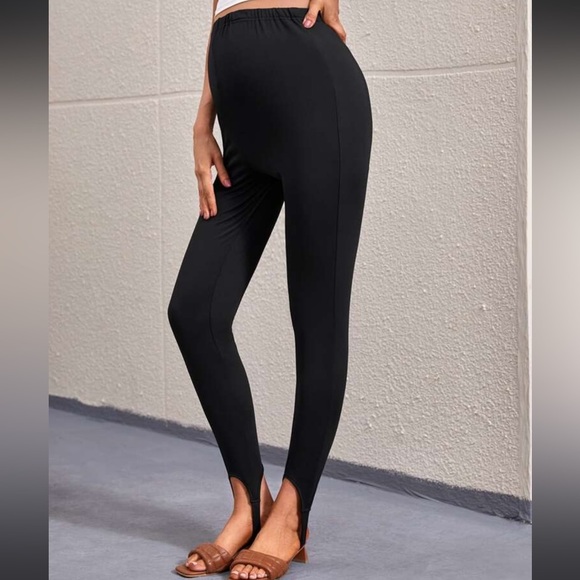 Plus Size Maternity Leggings with stirrups! - Picture 1 of 3